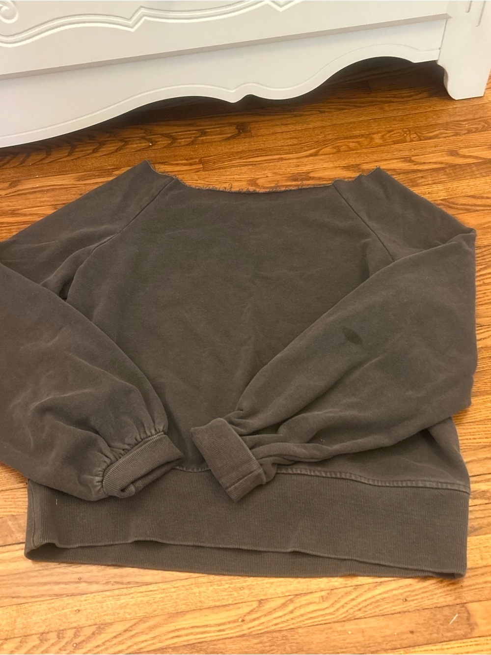 Women’s Off-Shoulder Raw Hem Pullover Sweatshirt — Charcoal
